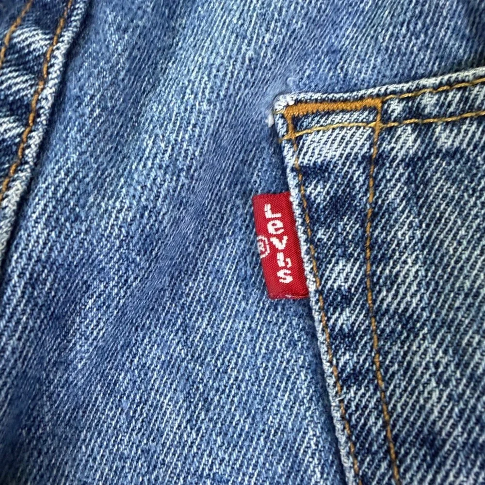 Levis 501 Original Fit Jeans Mens 34x30 Medium Wash Blue Button Fly Straight Leg